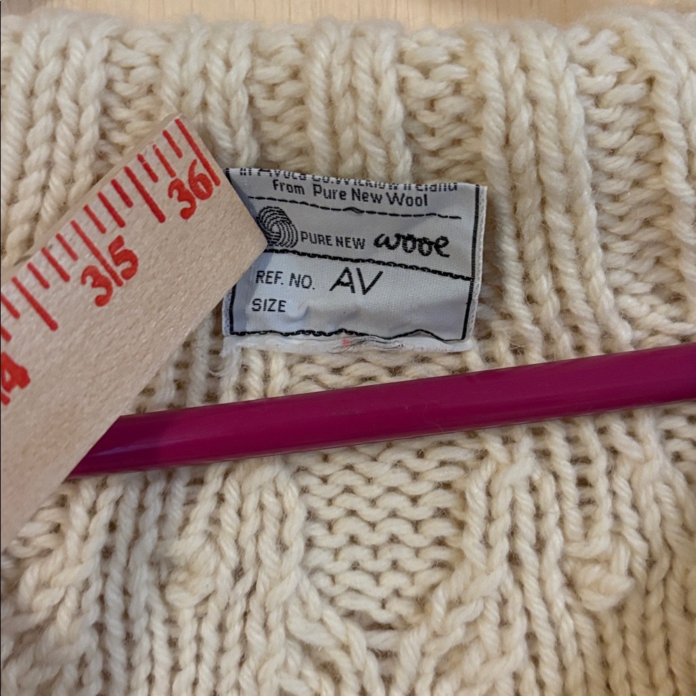 Avoca Handweavers wool zip front sweater. Small - Picture 3 of 10